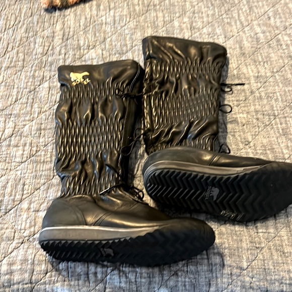 Sorel snow boots like new - Picture 1 of 9